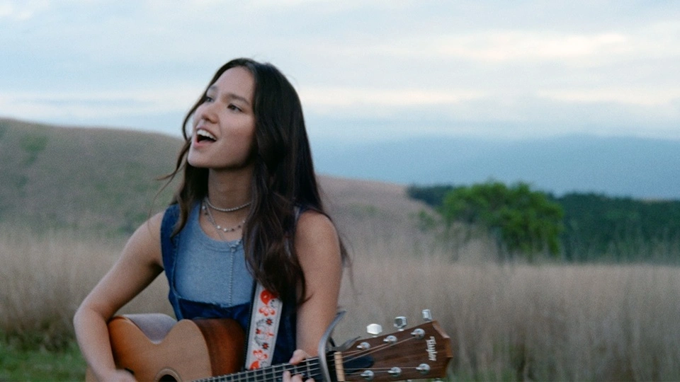 Hana Hope emociona con el videoclip de «Hearts Glow», el ending de Goodbye, Lara